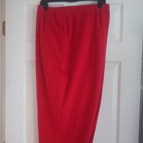 Catherines Red Suprema Capris- 5X-WP (Petite)- Like new - Picture 2 of 3